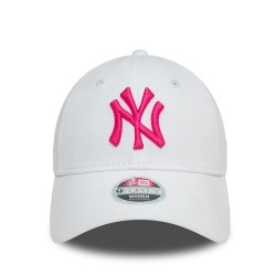 White New York Yankees League Essential Womens 9FORTY Adjustable Cap